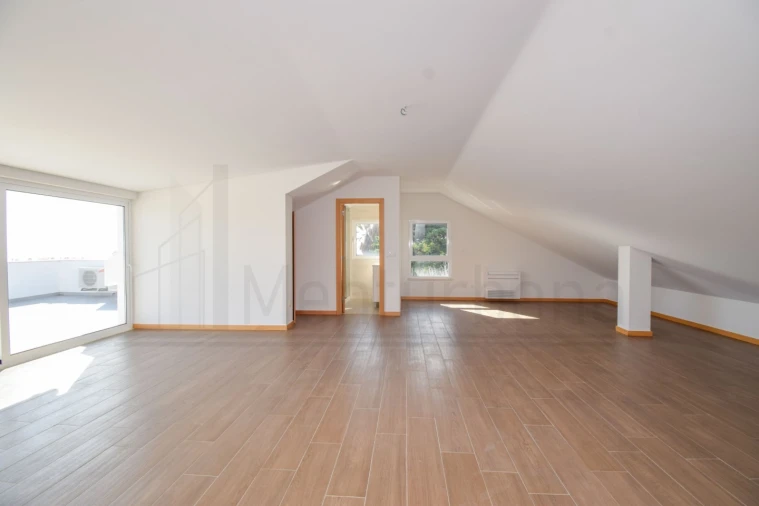 Apartamento T3 para Venda em Carcavelos e Parede Foto 8