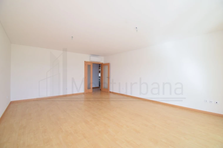 Apartamento T3 para Venda em Carcavelos e Parede Foto 17