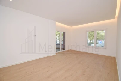Apartamento T3 para Venda em Carcavelos e Parede