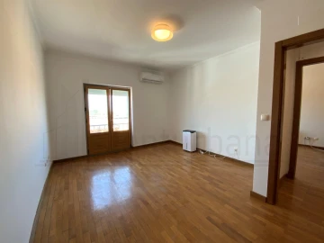 Moradia T4 para Venda em São Domingos de Rana