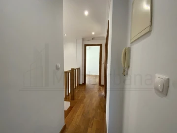 Moradia T4 para Venda em São Domingos de Rana