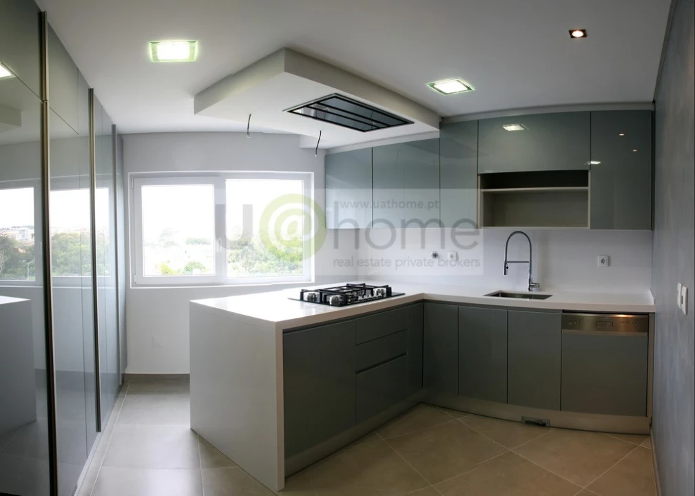 Apartamento T3 para Venda em Carcavelos e Parede Foto 1