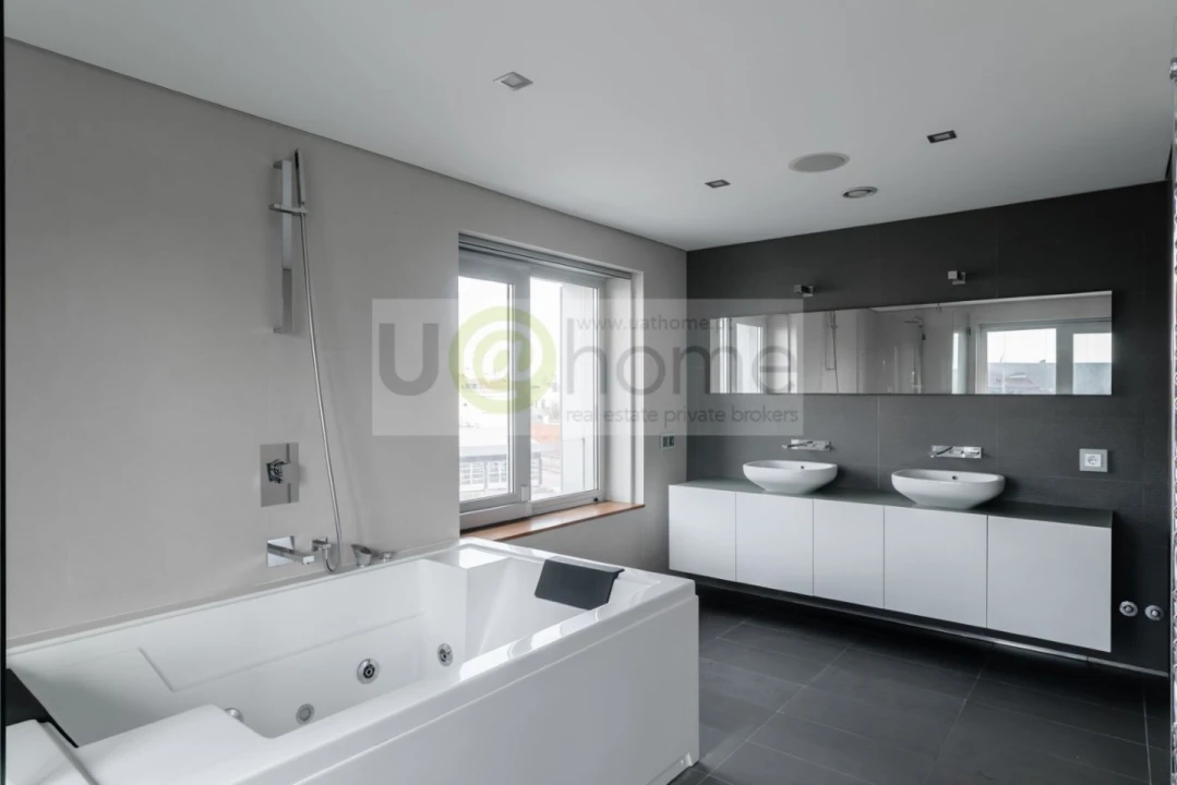 Apartamento T8 para Venda em Avenidas Novas Foto 16