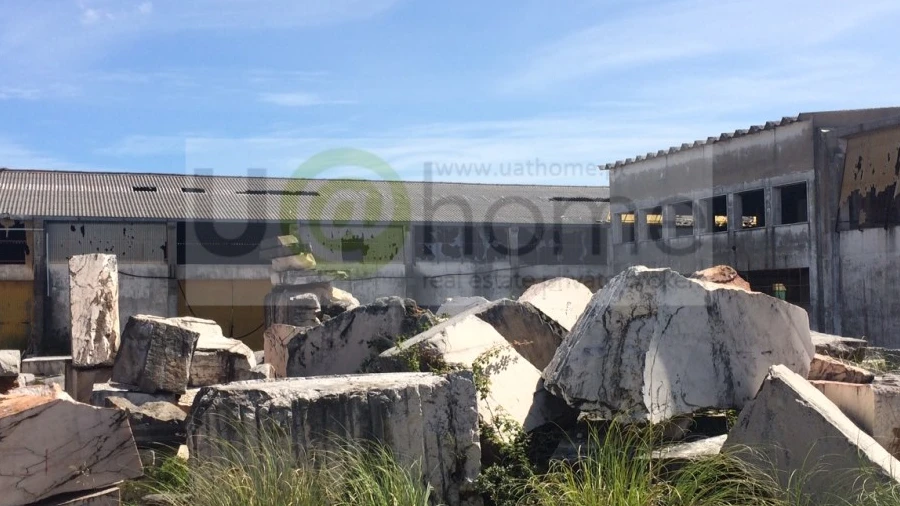 Terreno Comércio / Armazém para Venda em São João das Lampas e Terrugem