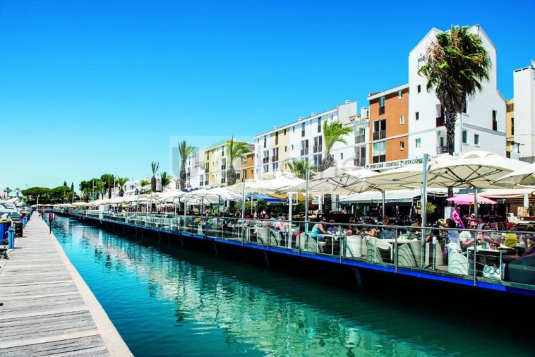 Moradia T4 para Venda em Quarteira Foto 15
