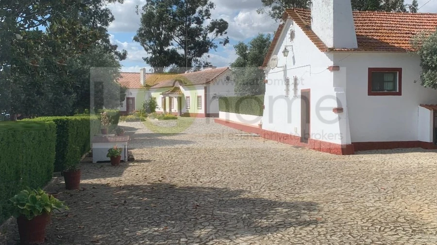 Quinta T5 para Venda em Nossa Senhora da Vila, Nossa Senhora do Bispo e Silveiras