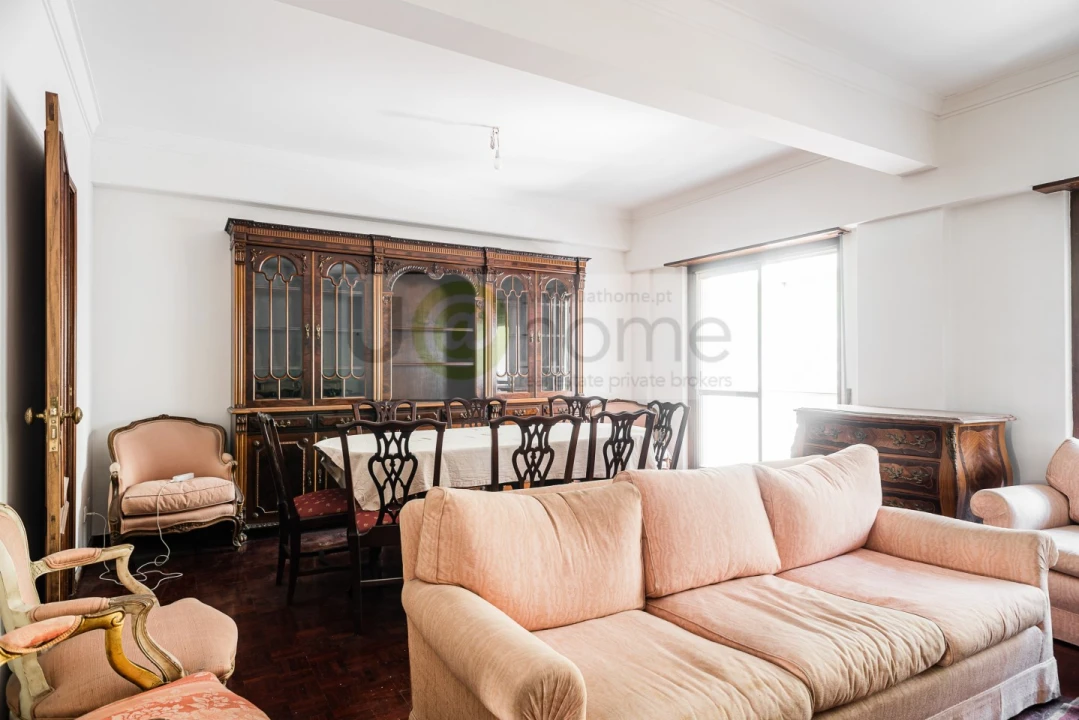 Apartamento T5 para Venda em Alvalade Foto 10