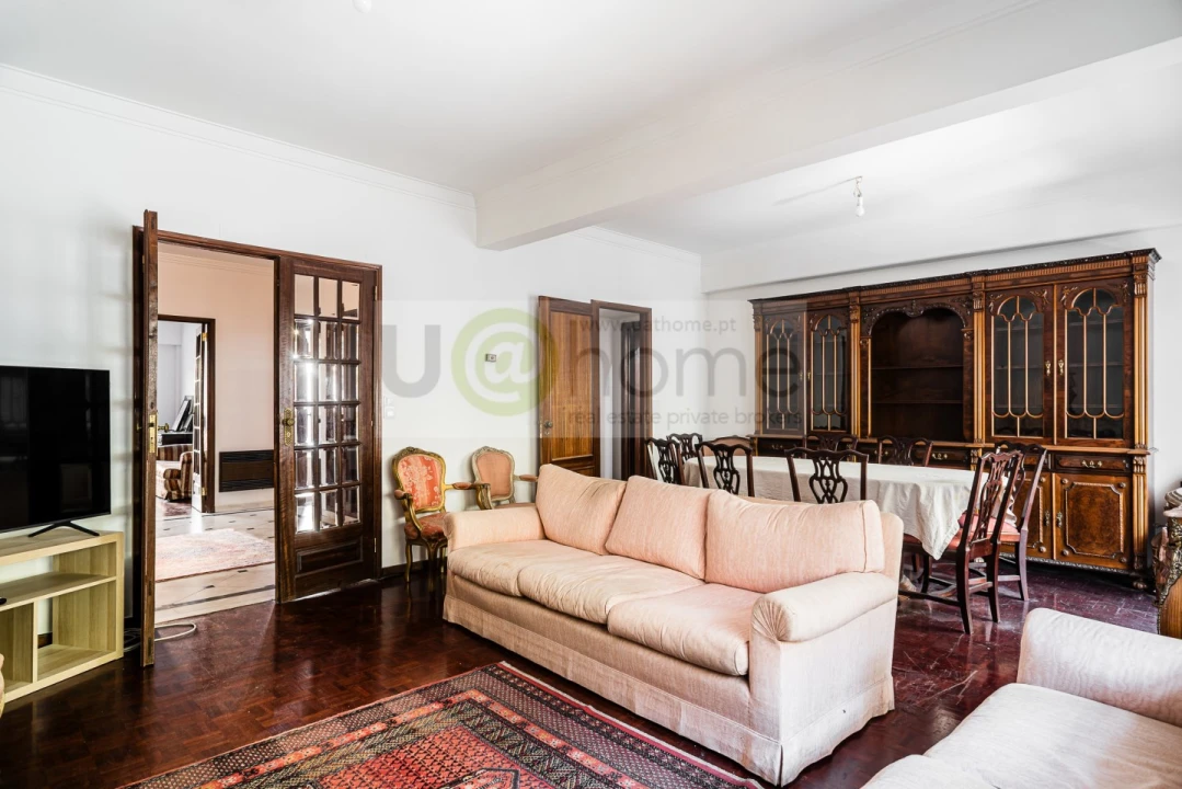 Apartamento T5 para Venda em Alvalade Foto 4