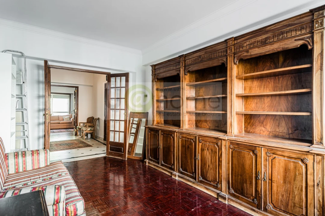 Apartamento T5 para Venda em Alvalade Foto 11