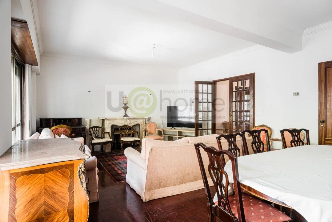 Apartamento T5 para Venda em Alvalade Foto 3