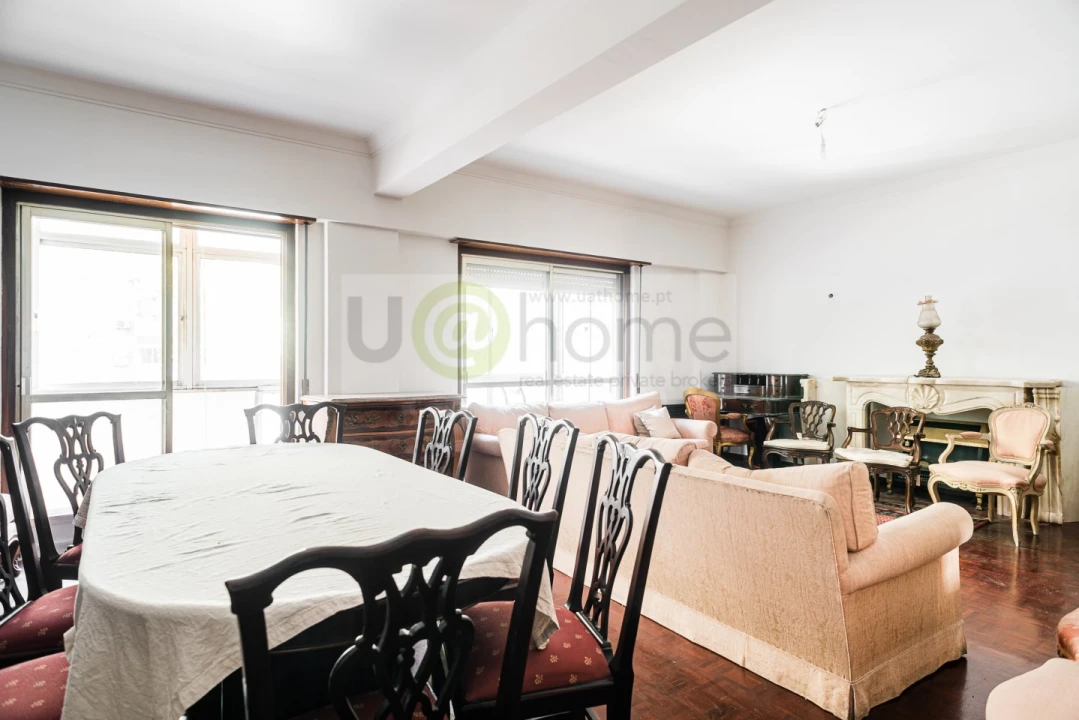 Apartamento T5 para Venda em Alvalade Foto 12