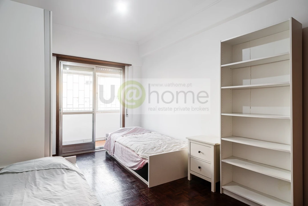 Apartamento T5 para Venda em Alvalade Foto 14