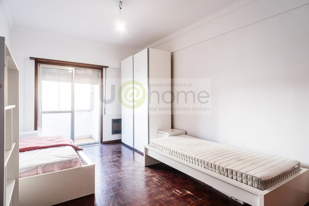 Apartamento T5 para Venda em Alvalade Foto 18