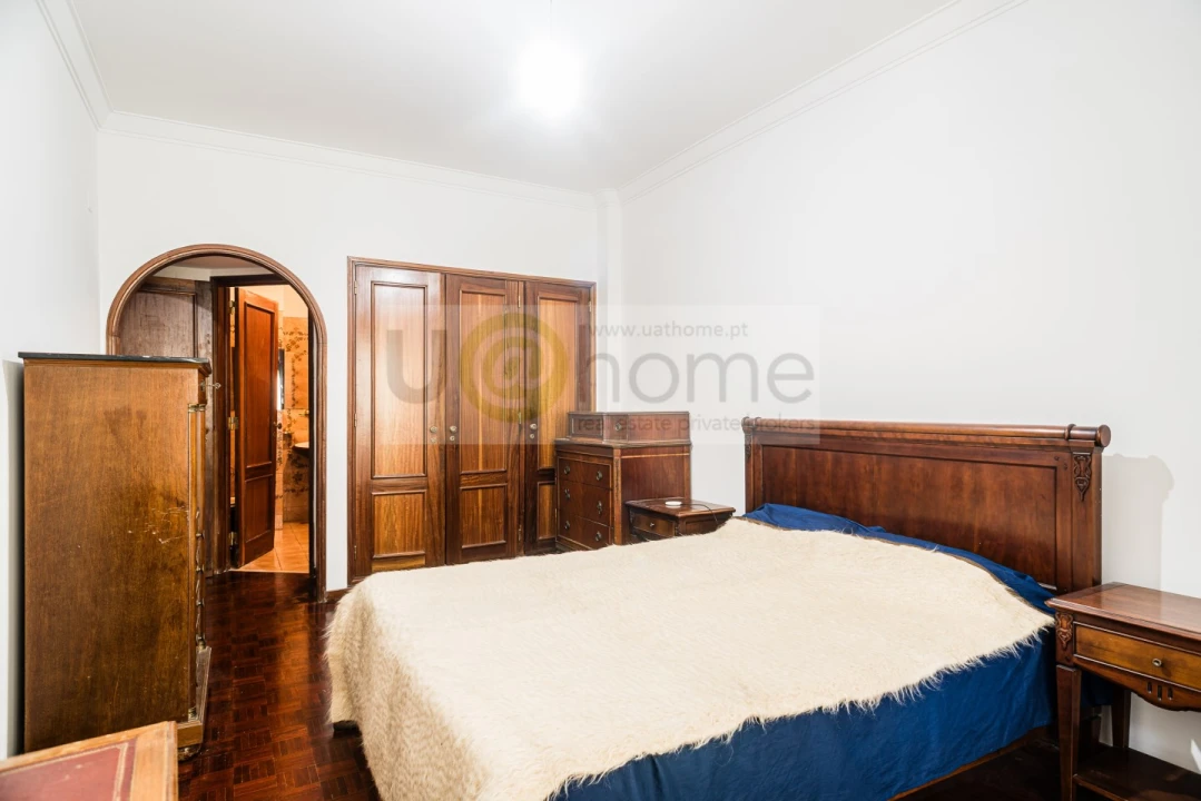 Apartamento T5 para Venda em Alvalade Foto 13