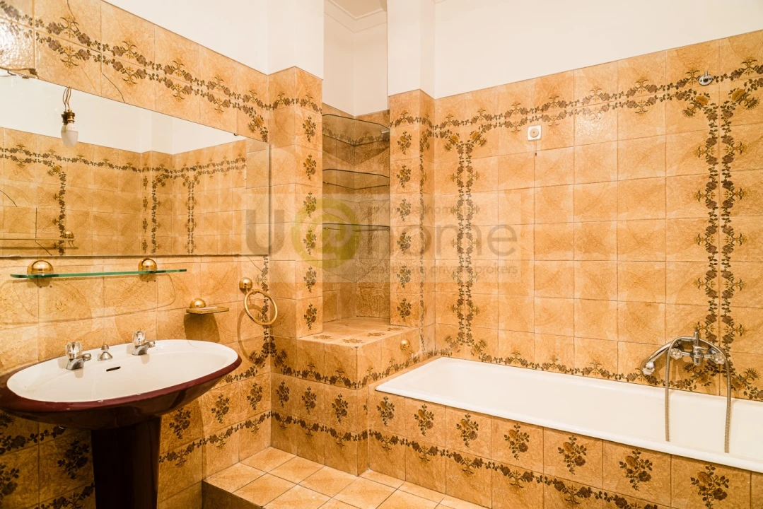 Apartamento T5 para Venda em Alvalade Foto 21