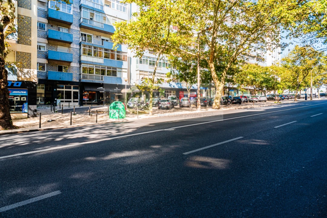 Apartamento T5 para Venda em Alvalade Foto 6