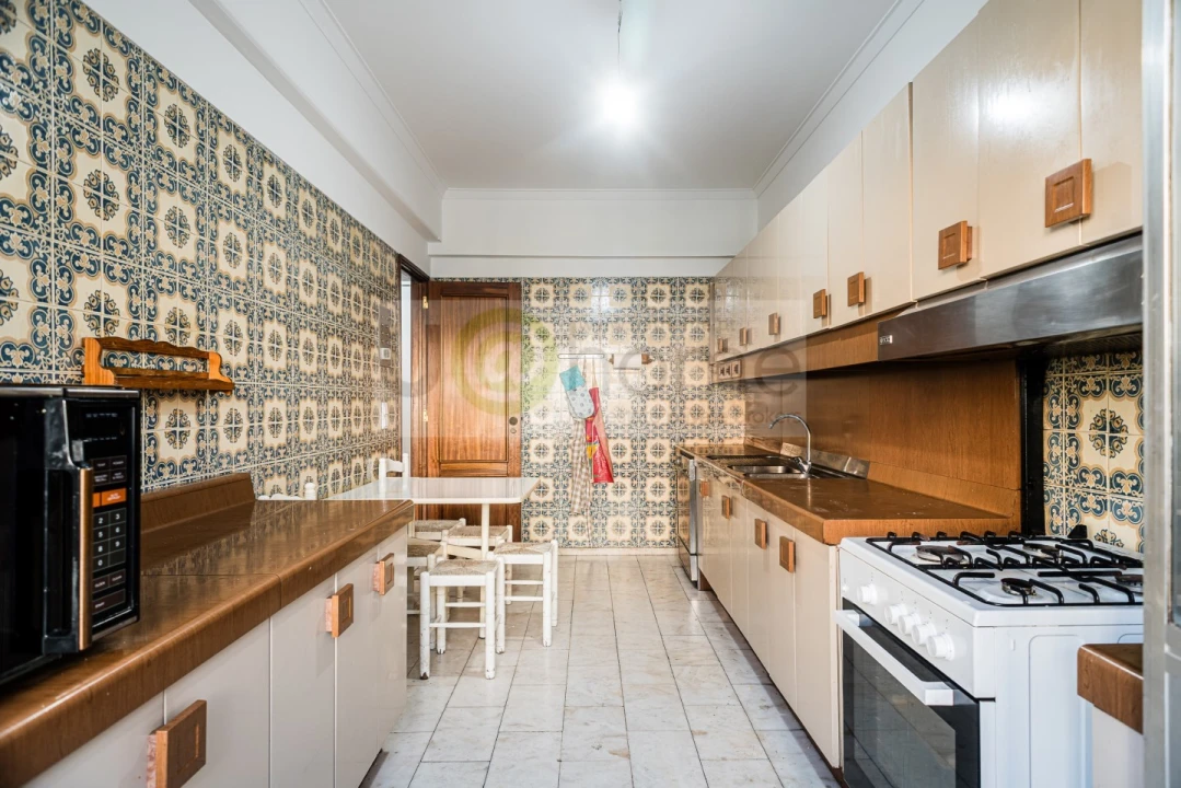Apartamento T5 para Venda em Alvalade Foto 23