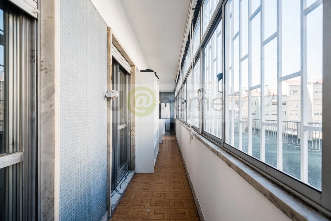 Apartamento T5 para Venda em Alvalade Foto 24