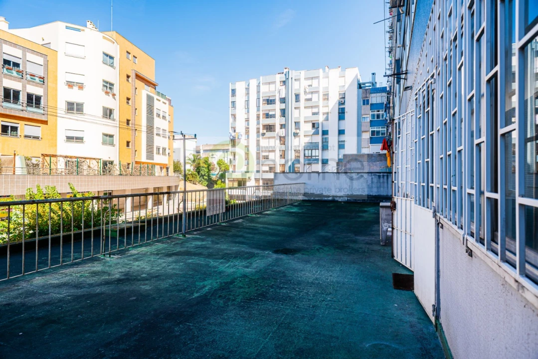 Apartamento T5 para Venda em Alvalade Foto 5