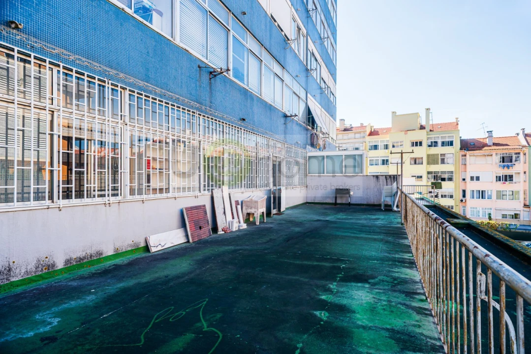Apartamento T5 para Venda em Alvalade Foto 25