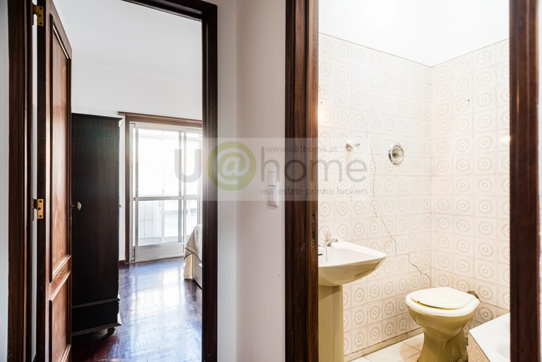 Apartamento T5 para Venda em Alvalade Foto 26