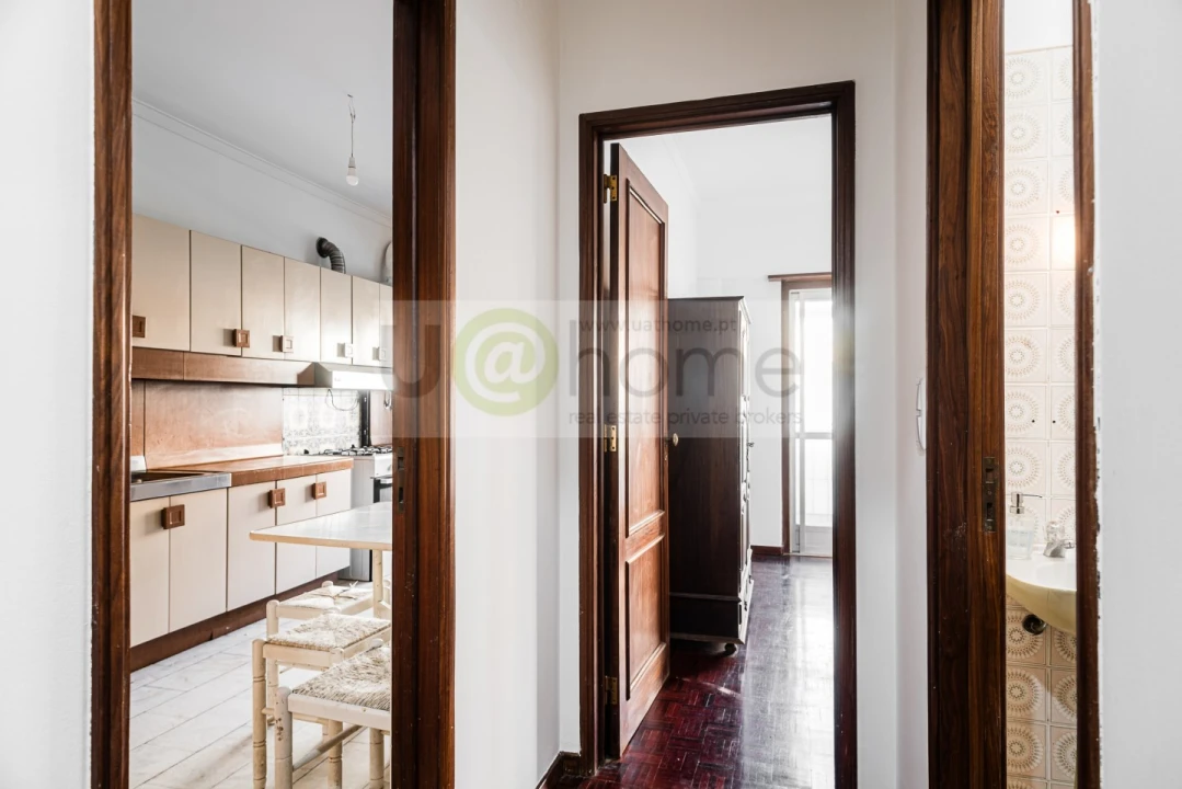 Apartamento T5 para Venda em Alvalade Foto 8