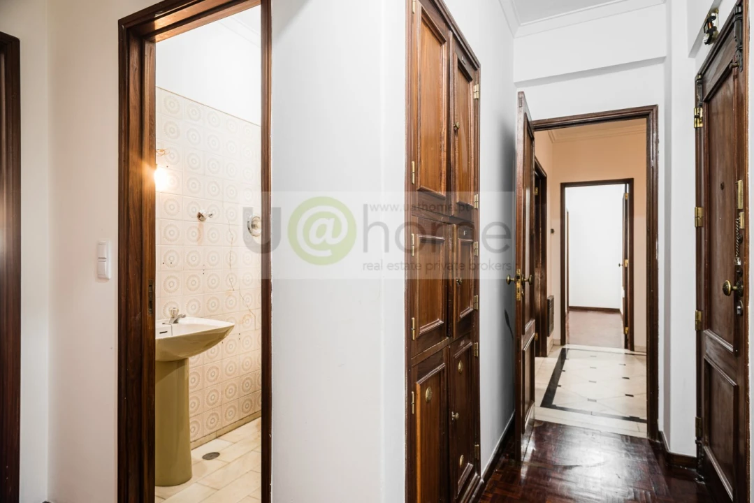 Apartamento T5 para Venda em Alvalade Foto 30