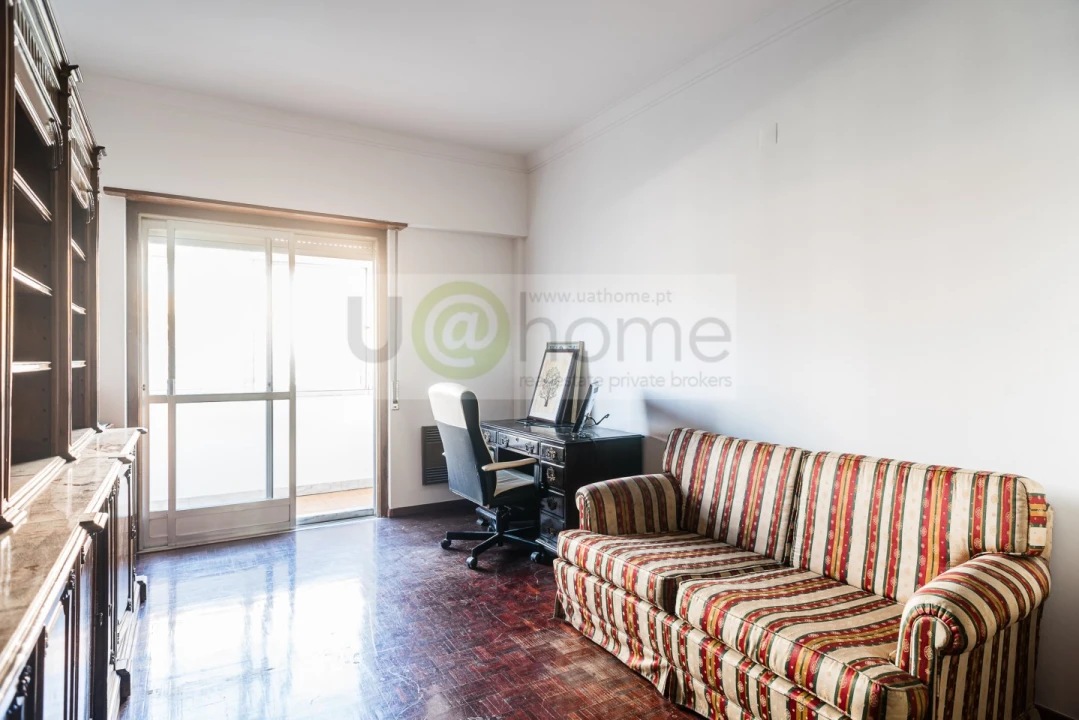 Apartamento T5 para Venda em Alvalade Foto 31