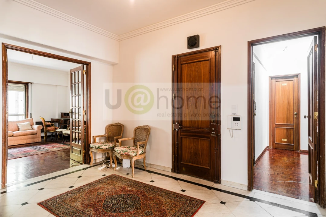Apartamento T5 para Venda em Alvalade Foto 1