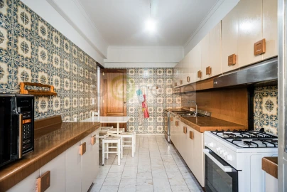 Apartamento T5 para Venda em Alvalade