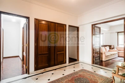 Apartamento T5 para Venda em Alvalade