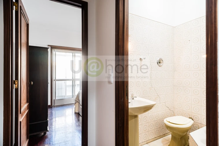 Apartamento T5 para Venda em Alvalade Foto 26