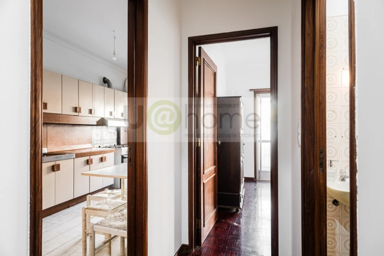 Apartamento T5 para Venda em Alvalade Foto 8