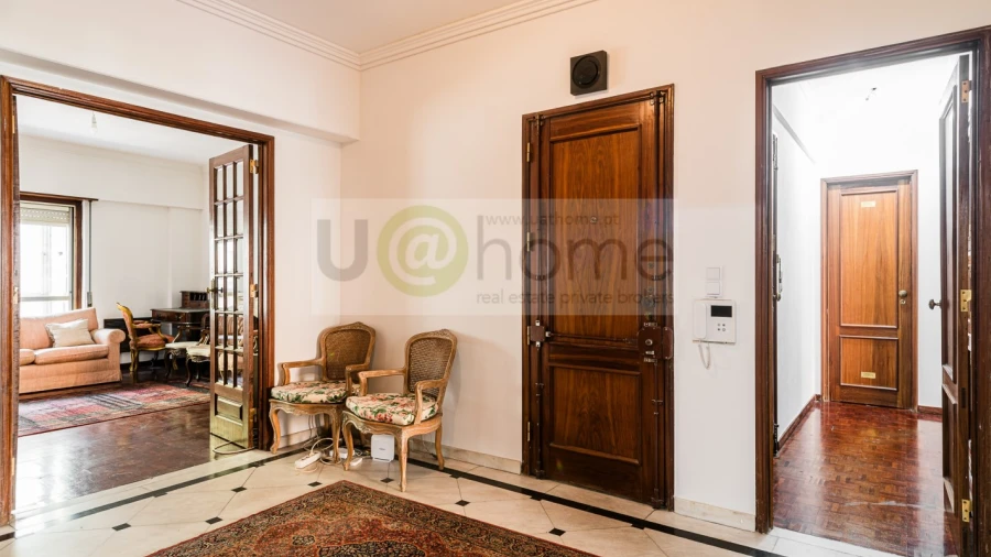 Apartamento T5 para Venda em Alvalade