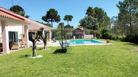 Moradia T4 para Venda em Charneca de Caparica e Sobreda