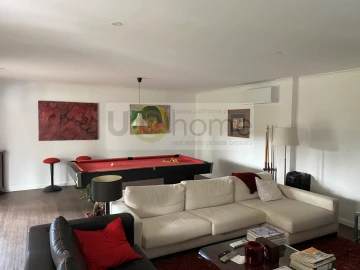 Moradia T4 para Venda em Charneca de Caparica e Sobreda