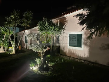 Moradia T4 para Venda em Charneca de Caparica e Sobreda