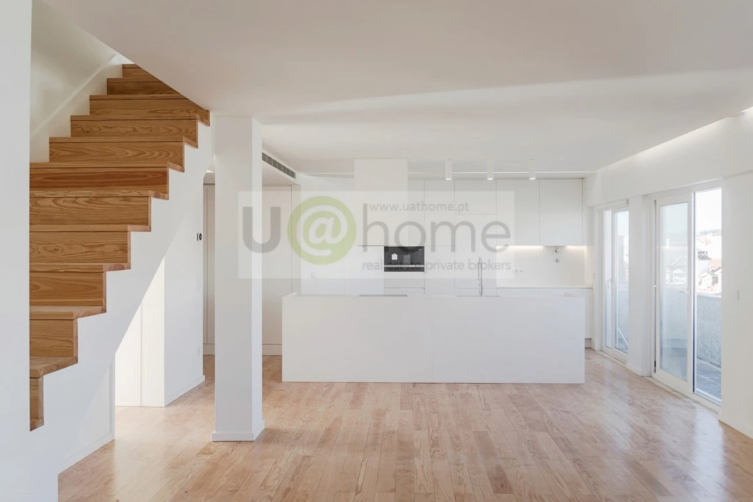 Apartamento T3 para Venda em Campolide Foto 2