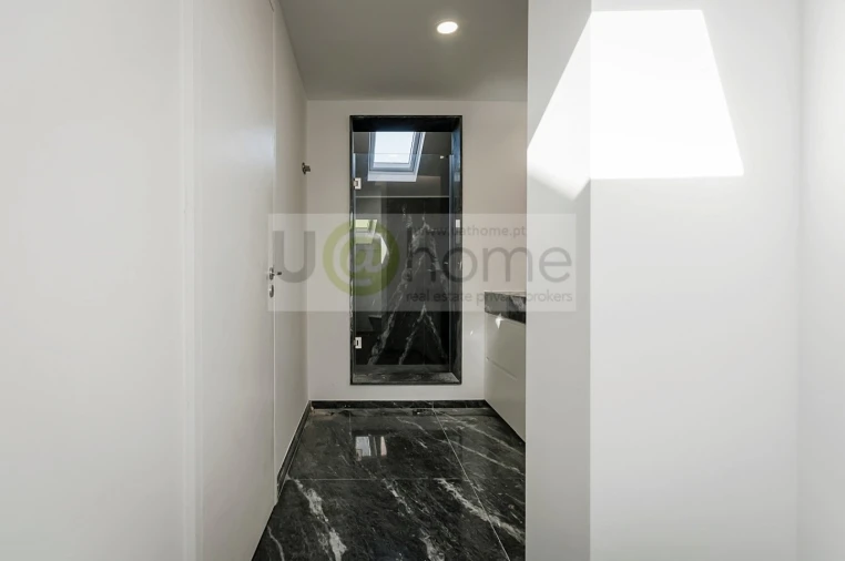 Apartamento T3 para Venda em Campolide Foto 16