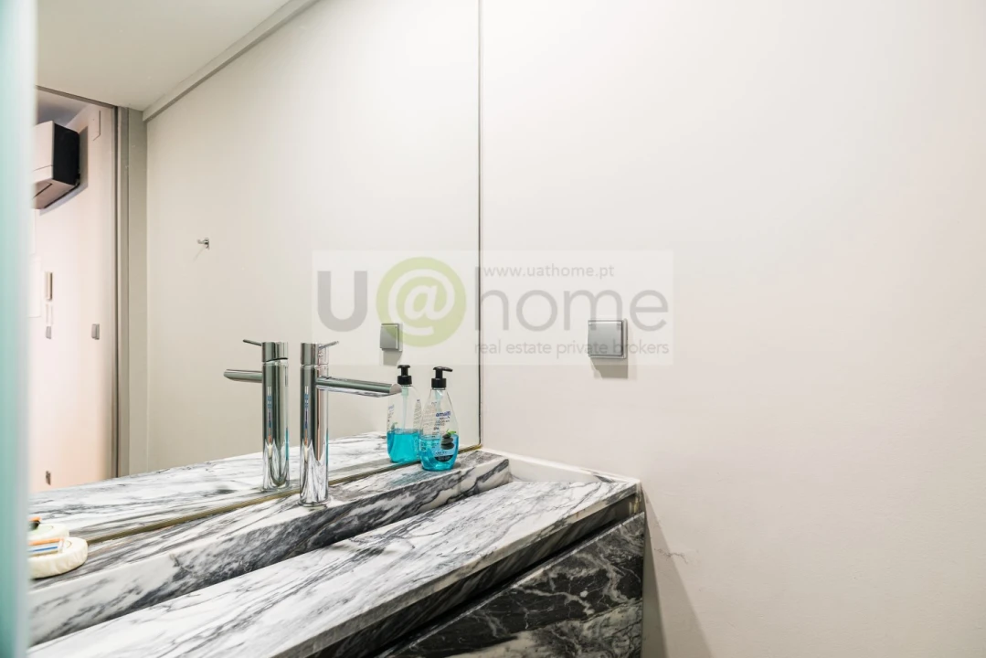 Apartamento T1 para Venda em Santo António Foto 10