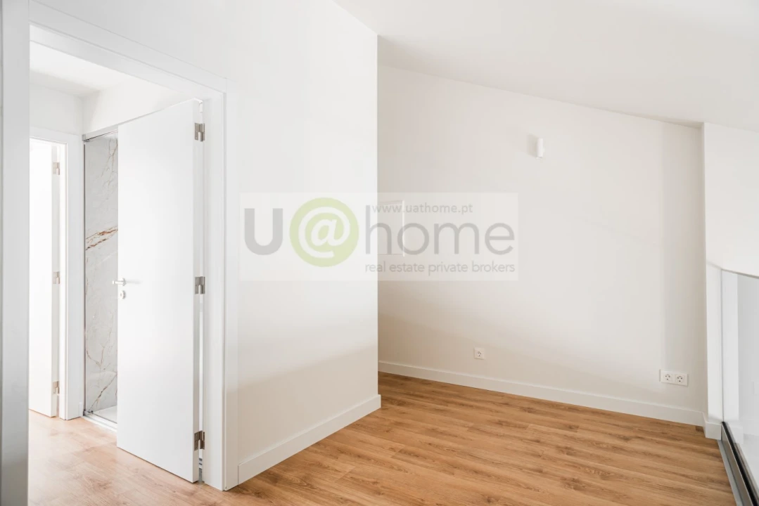 Apartamento T3 para Venda em Campolide Foto 16