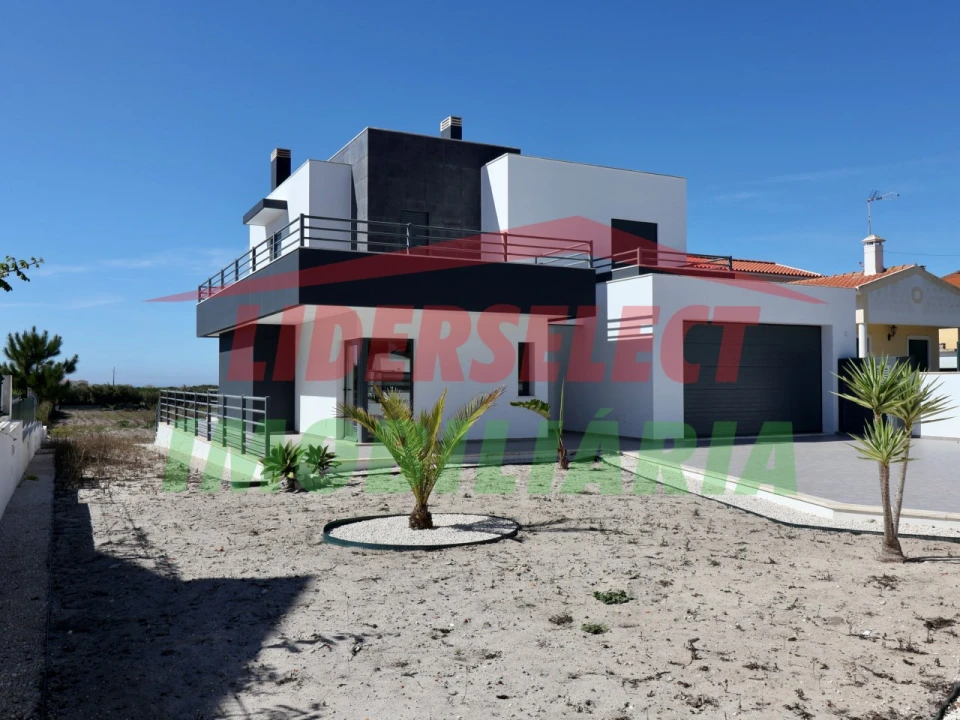 Moradia T4 para Venda em Silveira Foto 1