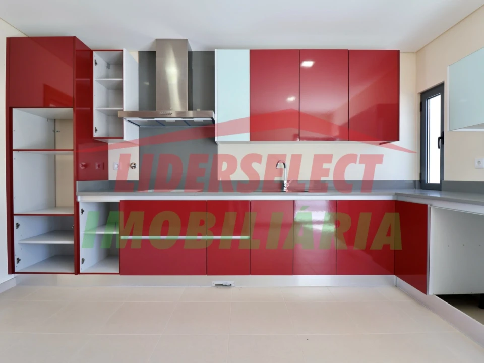 Moradia T4 para Venda em Silveira Foto 8