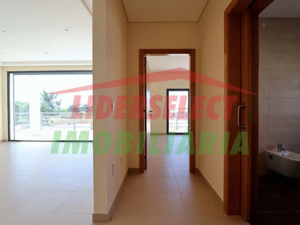 Moradia T4 para Venda em Silveira Foto 11