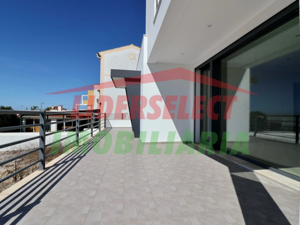 Moradia T4 para Venda em Silveira Foto 39