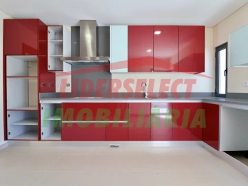 Moradia T4 para Venda em Silveira