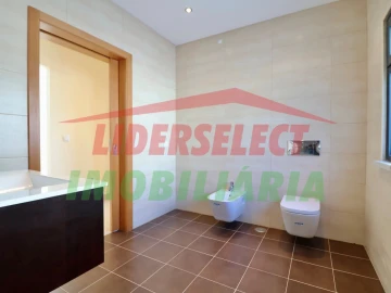 Moradia T4 para Venda em Silveira