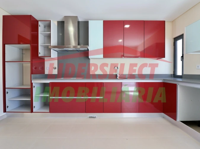 Moradia T4 para Venda em Silveira Foto 8