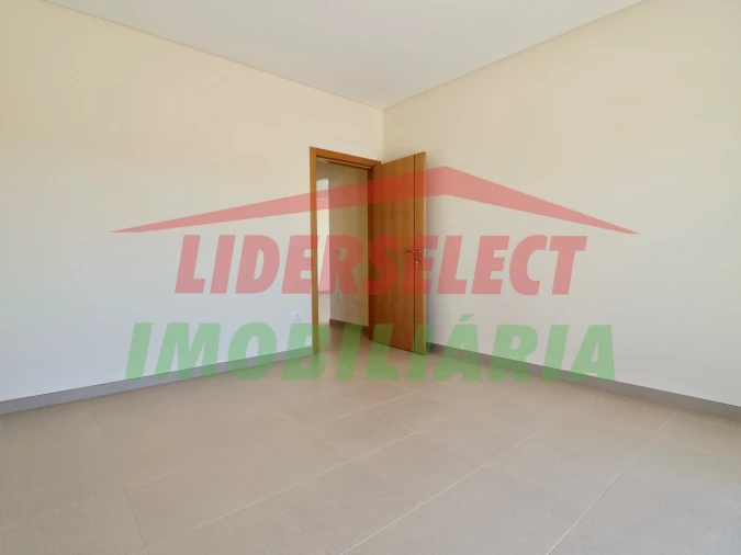 Moradia T4 para Venda em Silveira Foto 17