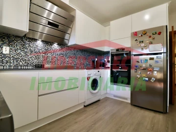 Apartamento T3 para Venda em A dos Cunhados e Maceira